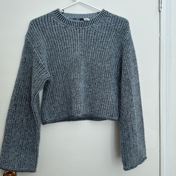 H&M Sweater - Picture 2 of 8